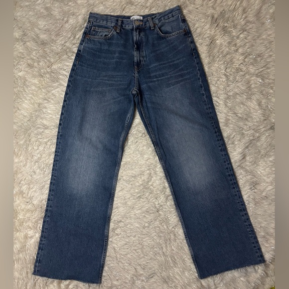 Zara Blue Medium Wash Wide Leg Raw Hem Jeans Size 8 - Picture 2 of 15